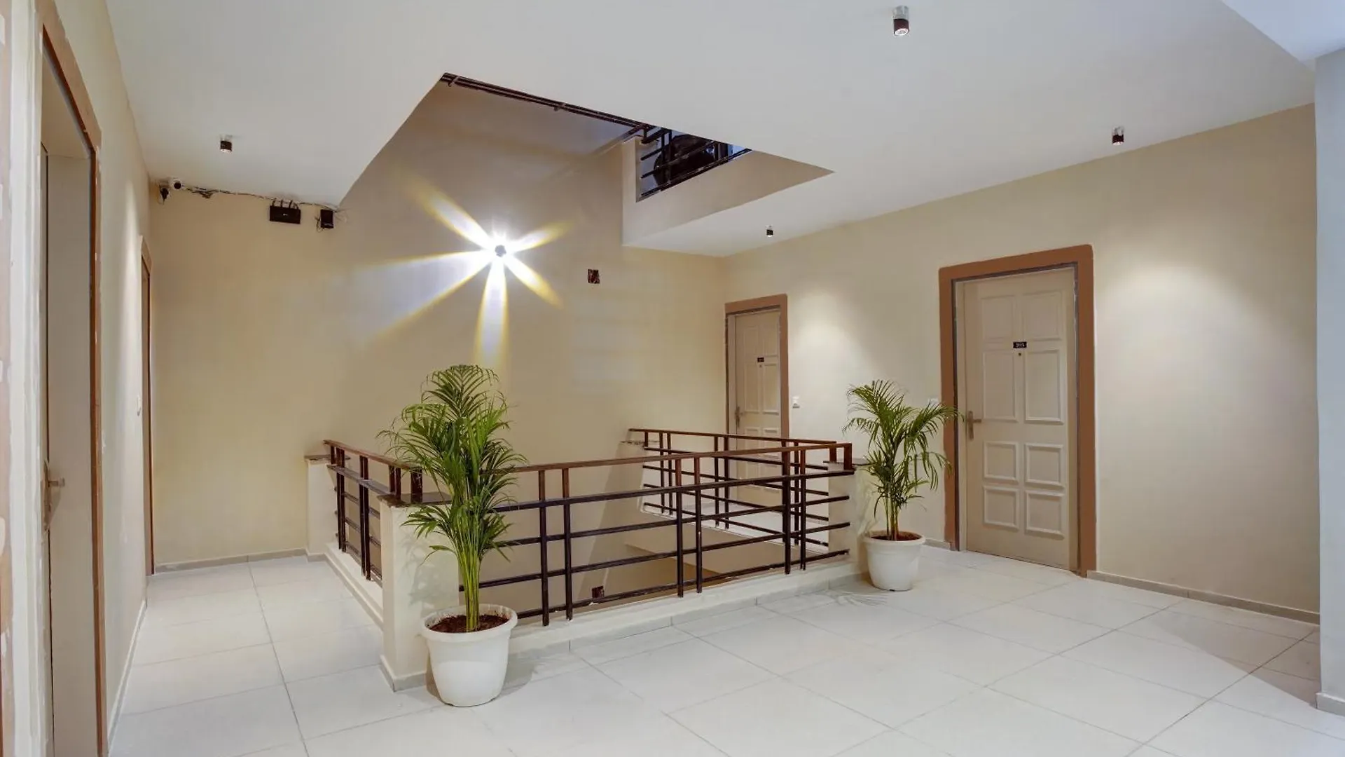 Pensjonat Rjk Stay - Sohna Road & Spaze It Park Gurgaon Indie